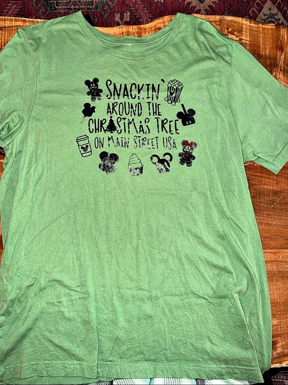 Green Graphic Short Sleeve Tee pit to pit 22 inches
Length 29 inches